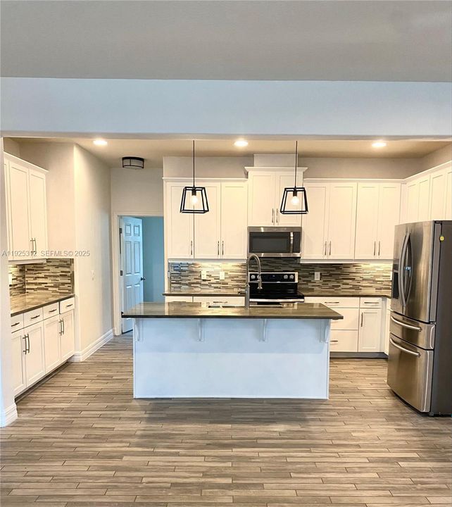 For Rent: $3,000 (4 beds, 2 baths, 2170 Square Feet)