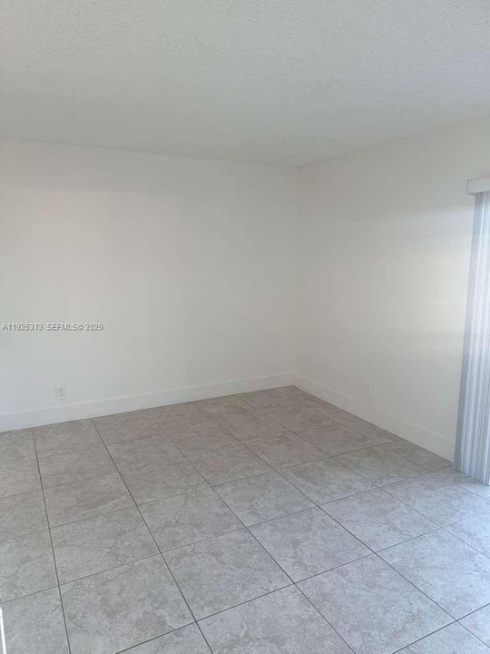 出租: $1,900 (2 贝兹, 2 浴室, 832 平方英尺)