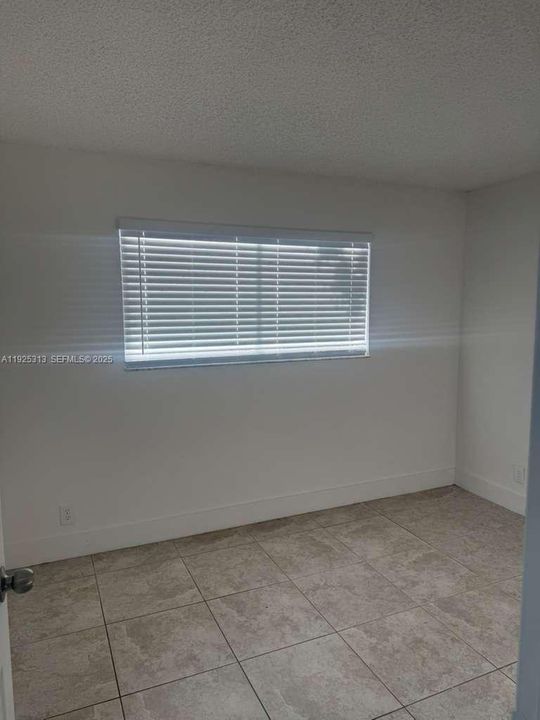 出租: $1,900 (2 贝兹, 2 浴室, 832 平方英尺)