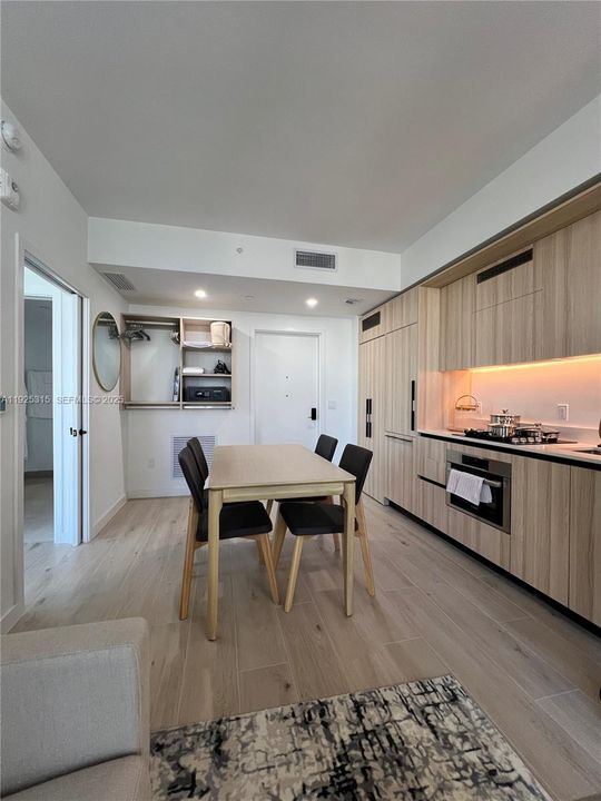 В аренду: $3,500 (1 спален, 1 ванн, 558 Квадратных фут)