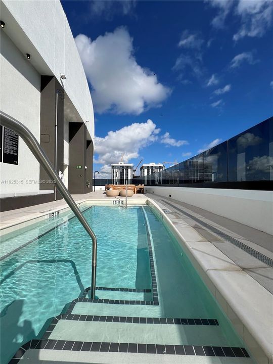 В аренду: $3,500 (1 спален, 1 ванн, 558 Квадратных фут)