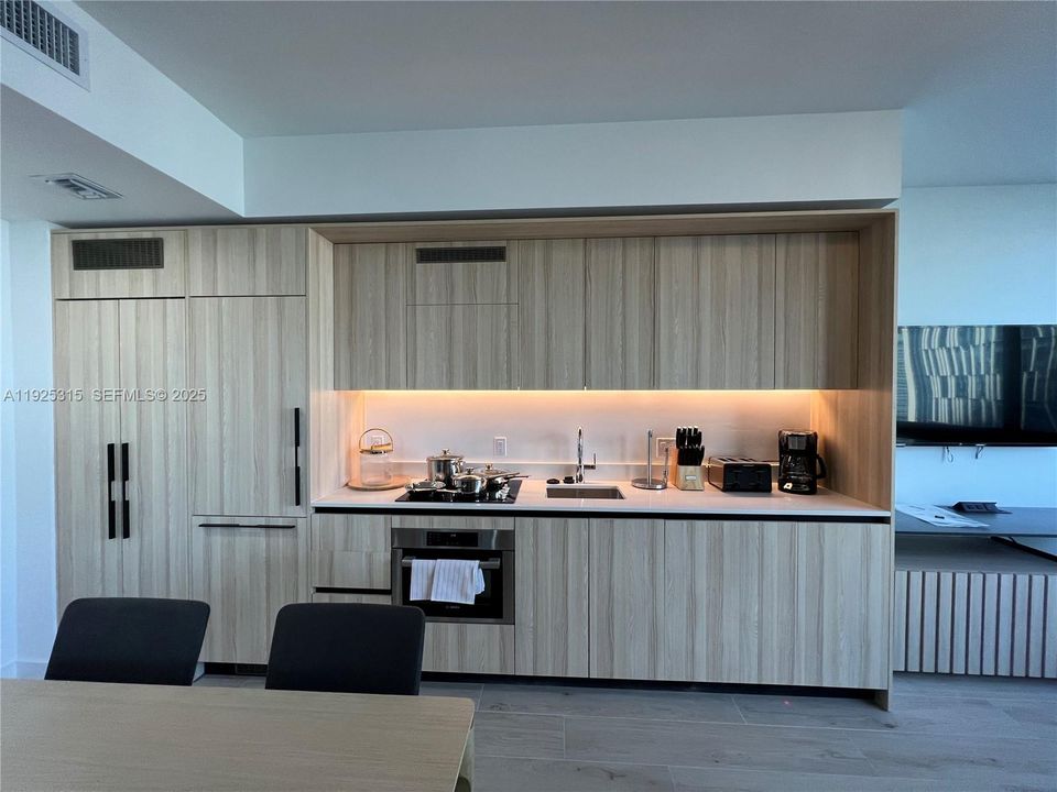 В аренду: $3,500 (1 спален, 1 ванн, 558 Квадратных фут)