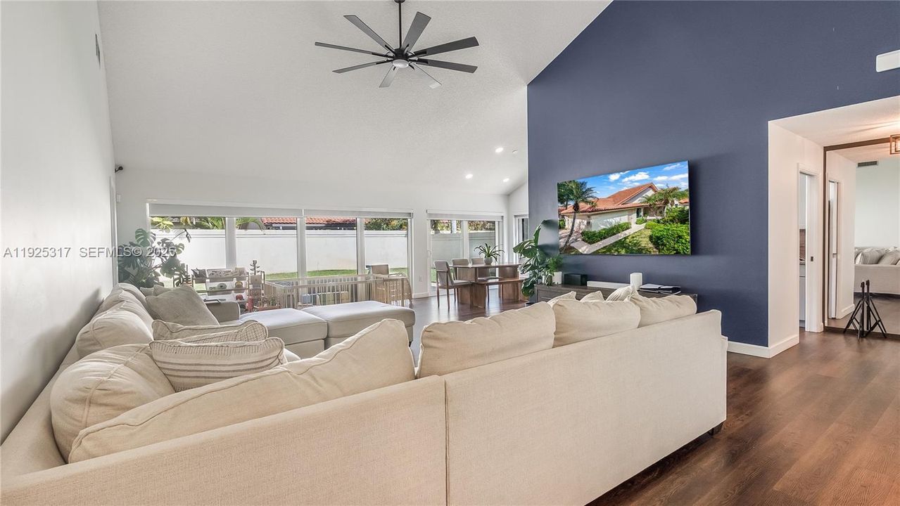 For Sale: $600,000 (3 beds, 2 baths, 1945 Square Feet)