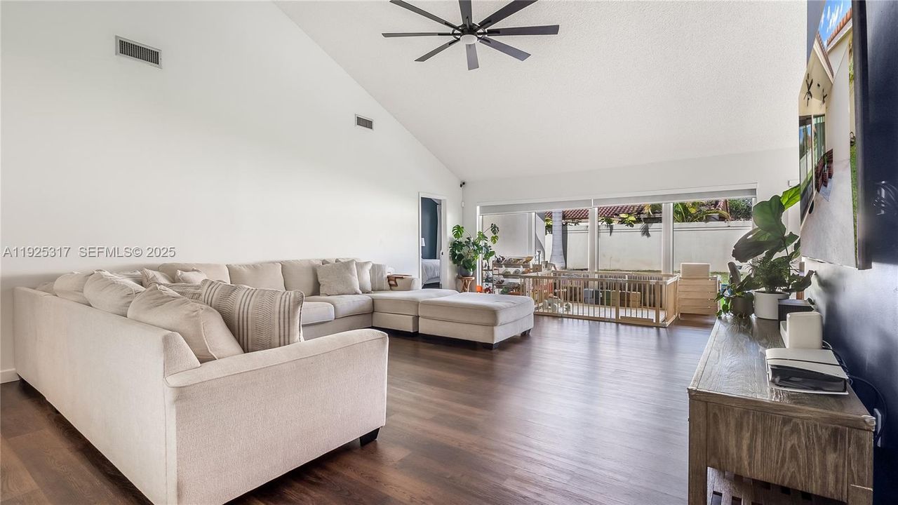 For Sale: $600,000 (3 beds, 2 baths, 1945 Square Feet)