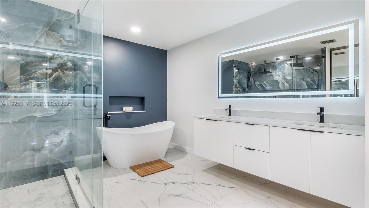 For Sale: $600,000 (3 beds, 2 baths, 1945 Square Feet)