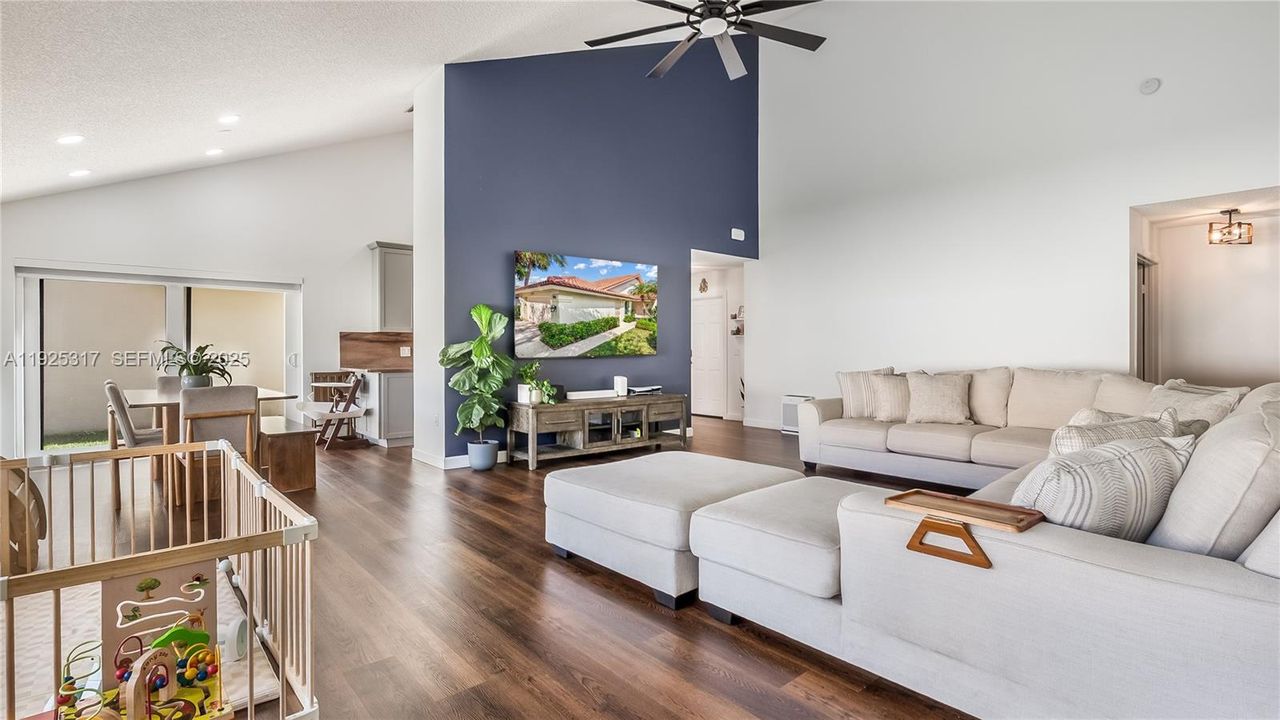 For Sale: $600,000 (3 beds, 2 baths, 1945 Square Feet)