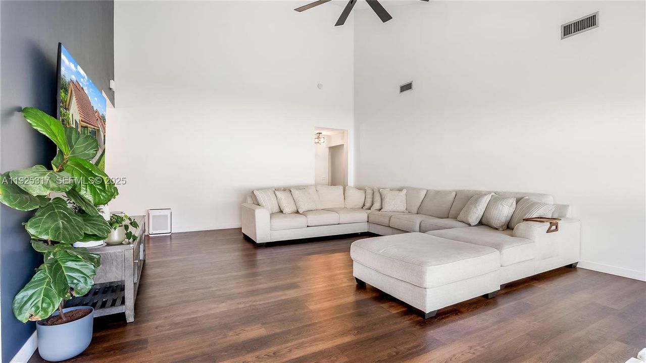 For Sale: $600,000 (3 beds, 2 baths, 1945 Square Feet)