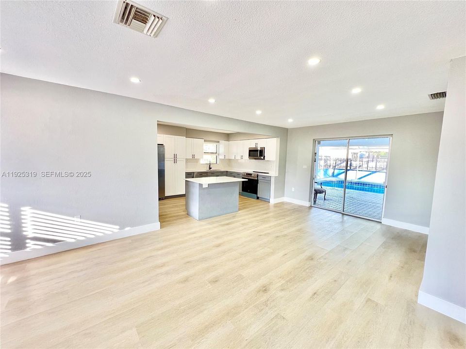 En Renta: $3,595 (3 camas, 2 baños, 1437 Pies cuadrados)