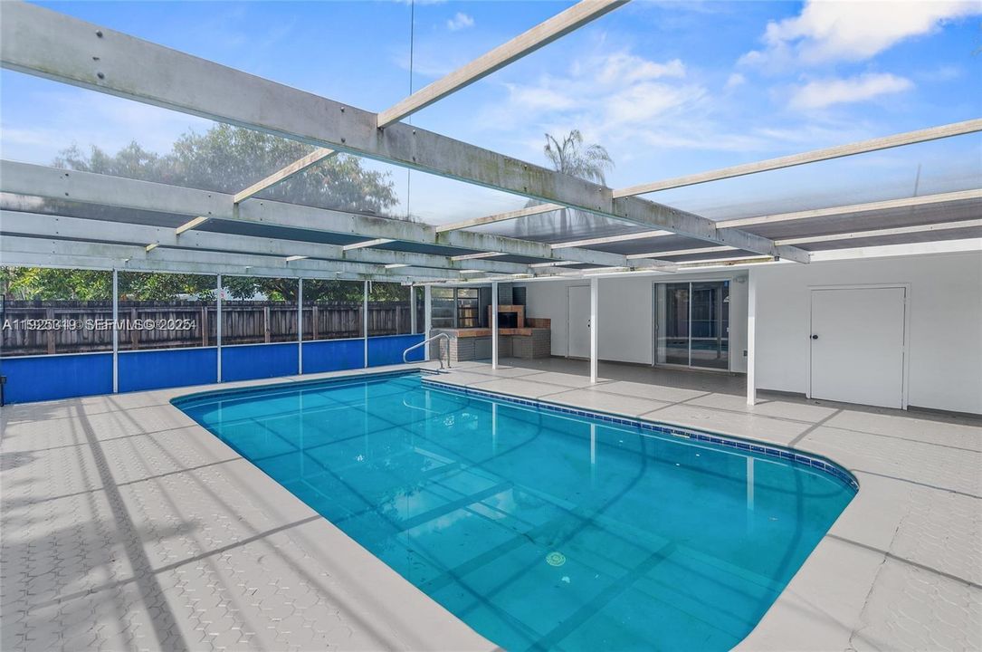 En Renta: $3,595 (3 camas, 2 baños, 1437 Pies cuadrados)