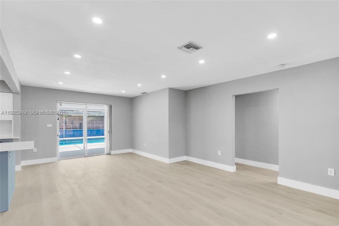 En Renta: $3,595 (3 camas, 2 baños, 1437 Pies cuadrados)