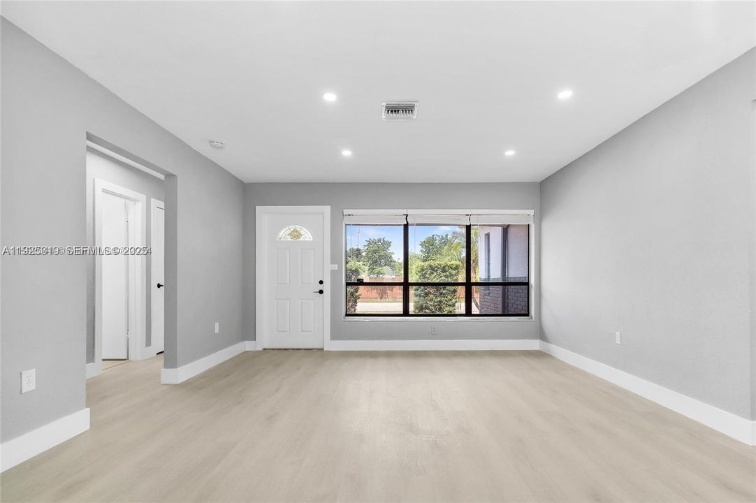 En Renta: $3,595 (3 camas, 2 baños, 1437 Pies cuadrados)