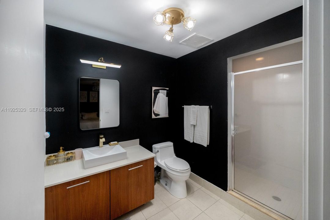 For Rent: $2,950 (0 beds, 1 baths, 808 Square Feet)