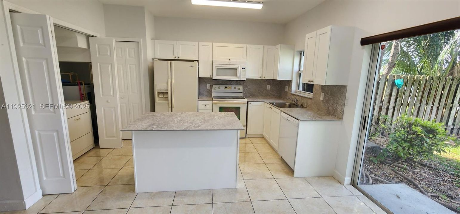 For Rent: $1,900 (2 beds, 2 baths, 1166 Square Feet)