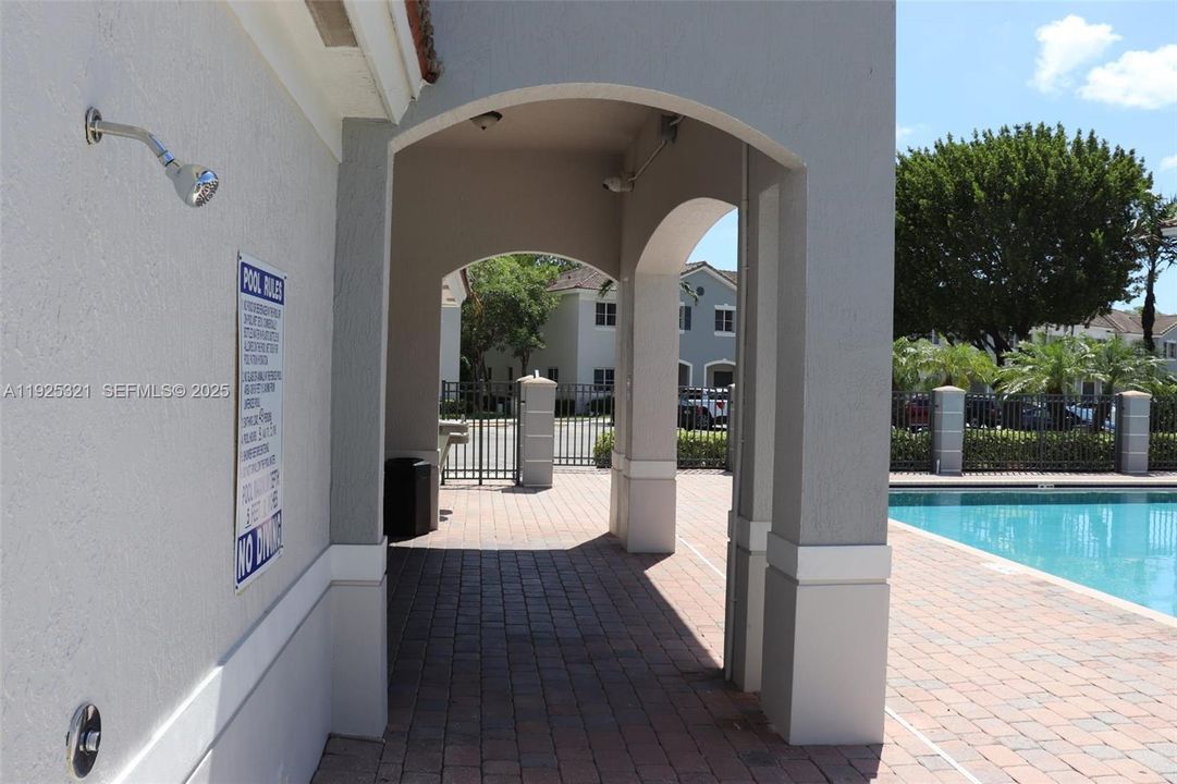 For Rent: $1,900 (2 beds, 2 baths, 1166 Square Feet)