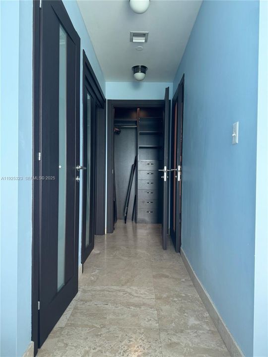 出租: $4,500 (1 贝兹, 1 浴室, 938 平方英尺)