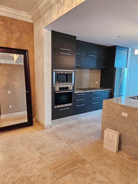 出租: $4,500 (1 贝兹, 1 浴室, 938 平方英尺)