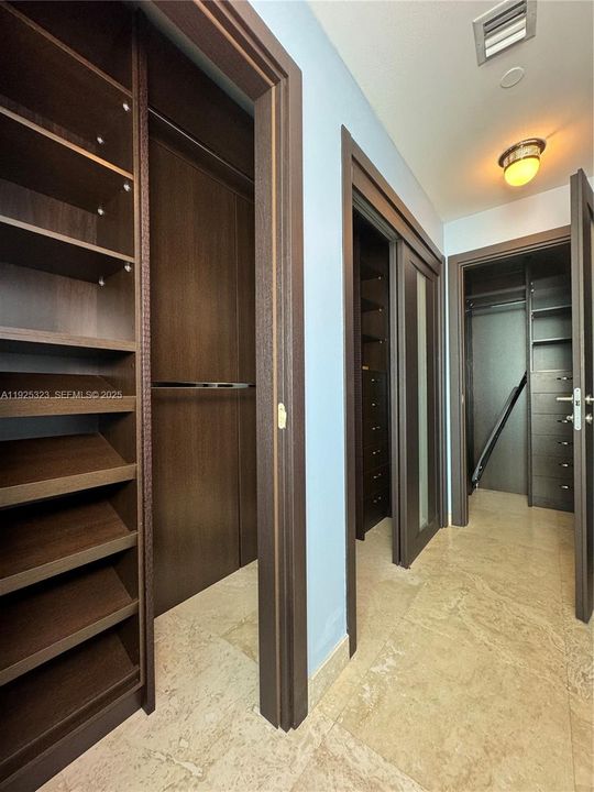 出租: $4,500 (1 贝兹, 1 浴室, 938 平方英尺)