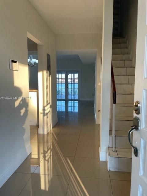 出租: $3,000 (3 贝兹, 2 浴室, 1500 平方英尺)