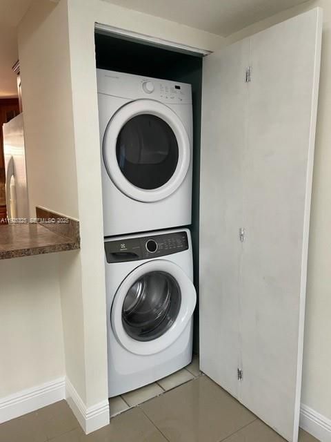 出租: $3,000 (3 贝兹, 2 浴室, 1500 平方英尺)