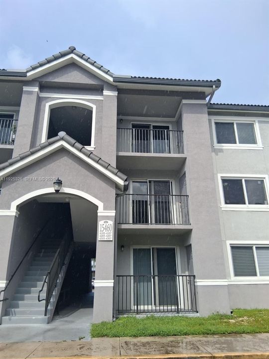 For Rent: $1,950 (3 beds, 2 baths, 1126 Square Feet)