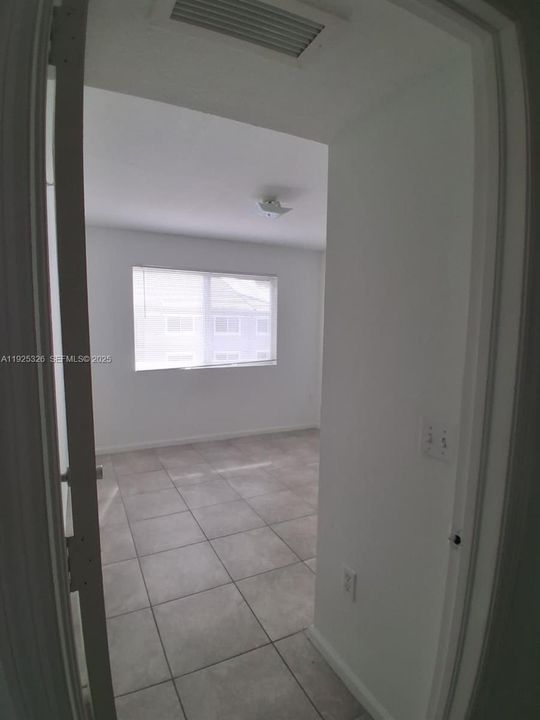 For Rent: $1,950 (3 beds, 2 baths, 1126 Square Feet)