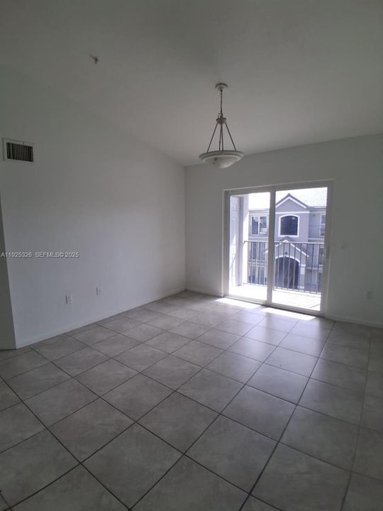 For Rent: $1,950 (3 beds, 2 baths, 1126 Square Feet)