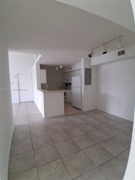 For Rent: $1,950 (3 beds, 2 baths, 1126 Square Feet)