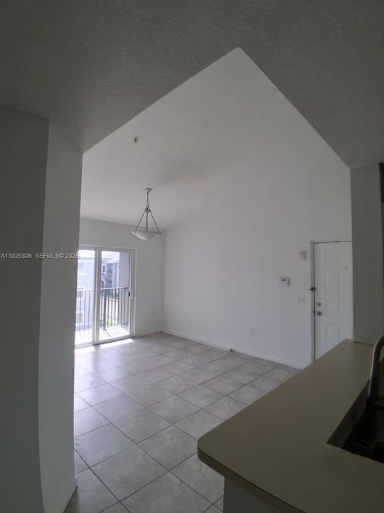 For Rent: $1,950 (3 beds, 2 baths, 1126 Square Feet)