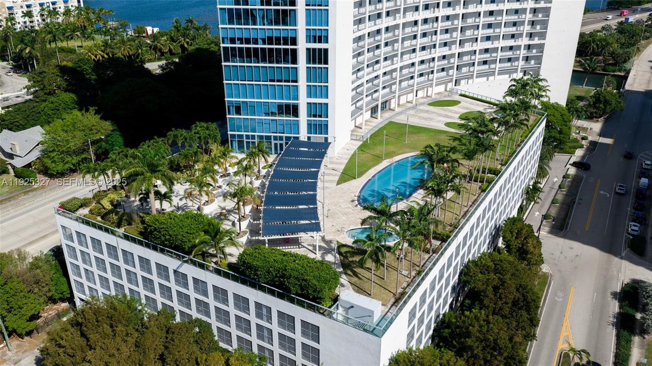 For Sale: $774,900 (2 beds, 2 baths, 1449 Square Feet)