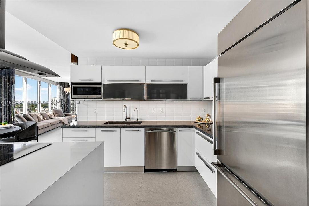 For Sale: $774,900 (2 beds, 2 baths, 1449 Square Feet)