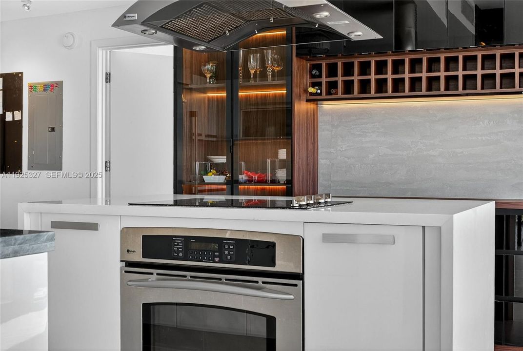 For Sale: $774,900 (2 beds, 2 baths, 1449 Square Feet)