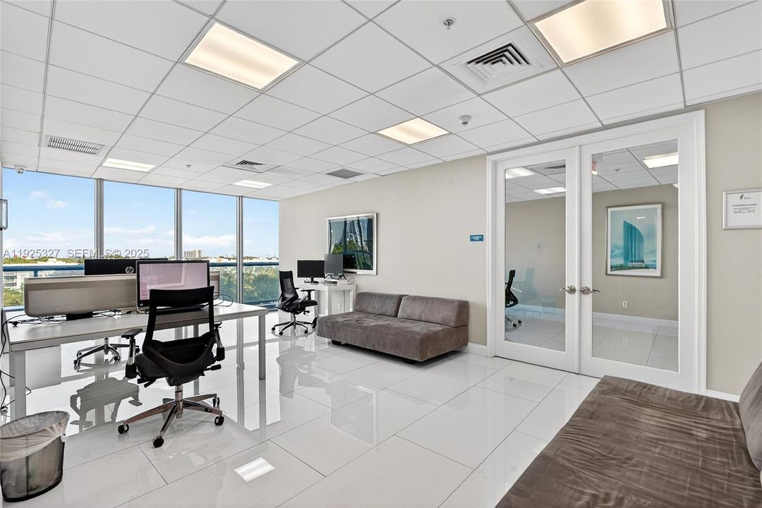 For Sale: $774,900 (2 beds, 2 baths, 1449 Square Feet)