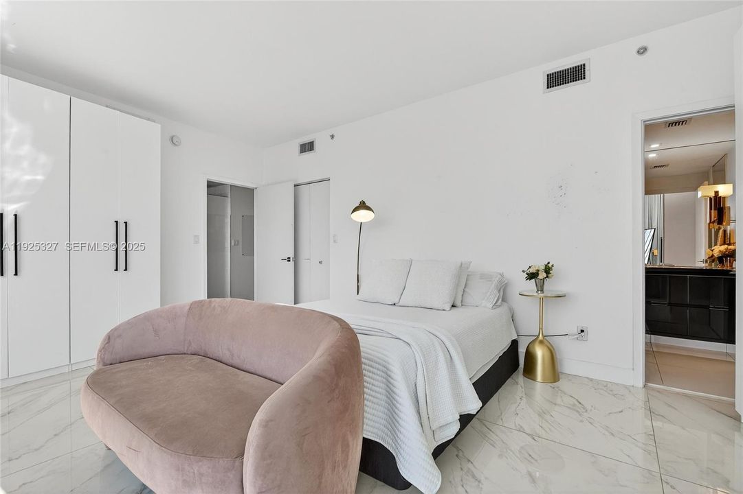 For Sale: $774,900 (2 beds, 2 baths, 1449 Square Feet)