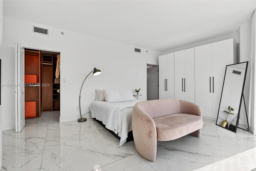 For Sale: $774,900 (2 beds, 2 baths, 1449 Square Feet)