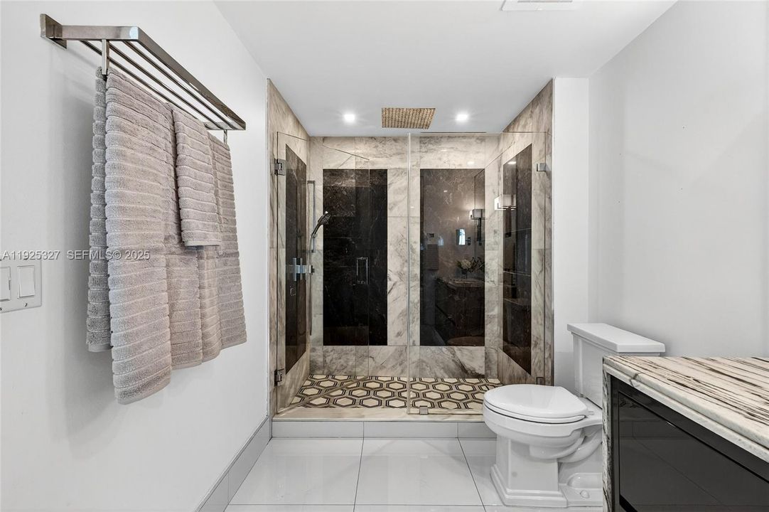 For Sale: $774,900 (2 beds, 2 baths, 1449 Square Feet)