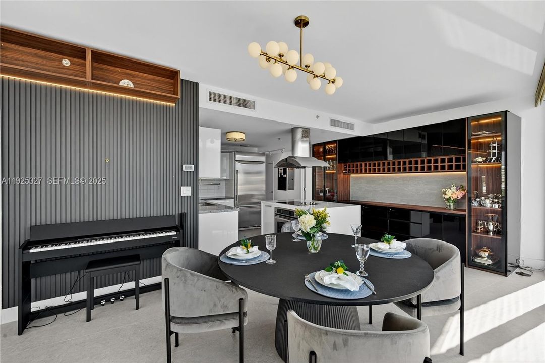 For Sale: $774,900 (2 beds, 2 baths, 1449 Square Feet)