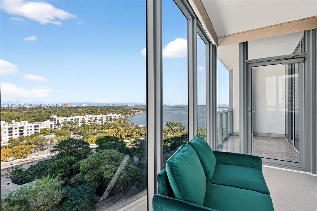 For Sale: $774,900 (2 beds, 2 baths, 1449 Square Feet)