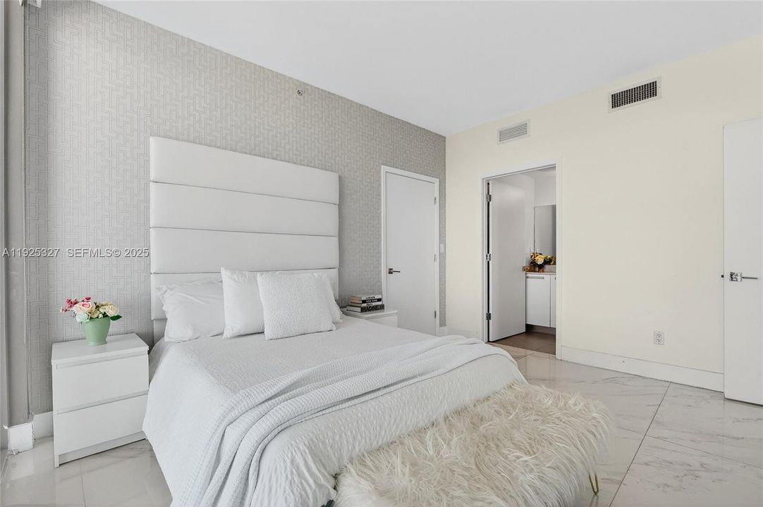 For Sale: $774,900 (2 beds, 2 baths, 1449 Square Feet)