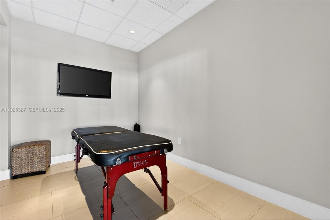 For Sale: $774,900 (2 beds, 2 baths, 1449 Square Feet)