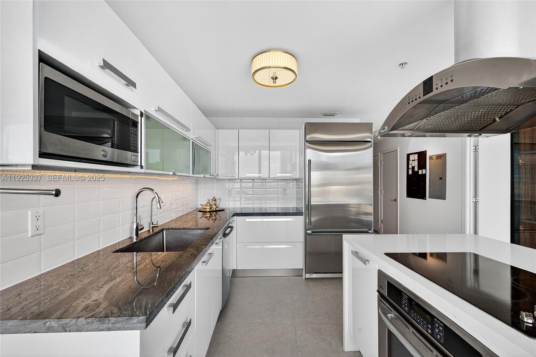 For Sale: $774,900 (2 beds, 2 baths, 1449 Square Feet)