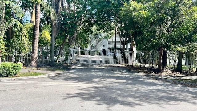 For Rent: $1,800 (2 beds, 1 baths, 664 Square Feet)