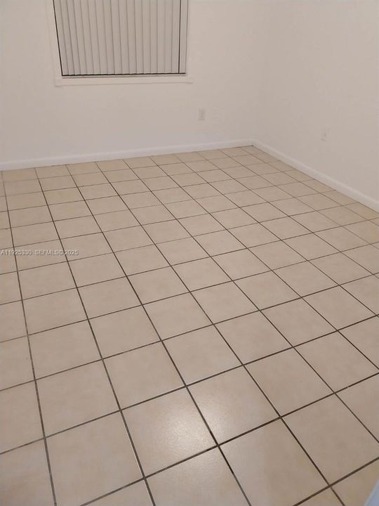 For Rent: $1,800 (2 beds, 1 baths, 664 Square Feet)