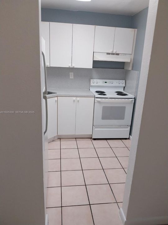 For Rent: $1,800 (2 beds, 1 baths, 664 Square Feet)