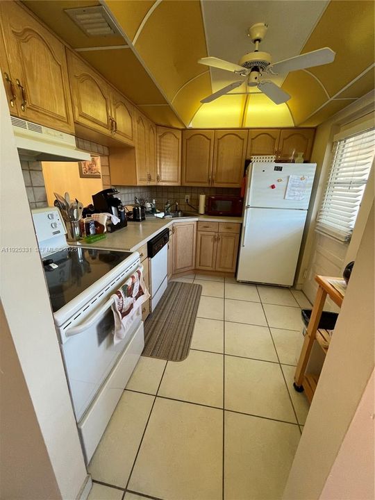 В аренду: $1,700 (1 спален, 1 ванн, 900 Квадратных фут)