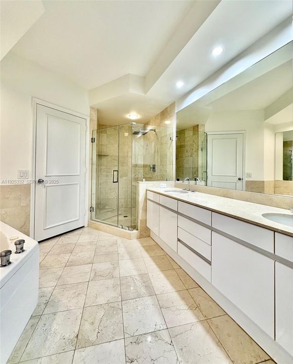 出租: $12,500 (3 贝兹, 3 浴室, 2510 平方英尺)