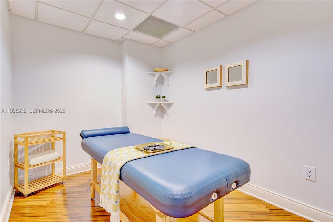 出租: $12,500 (3 贝兹, 3 浴室, 2510 平方英尺)