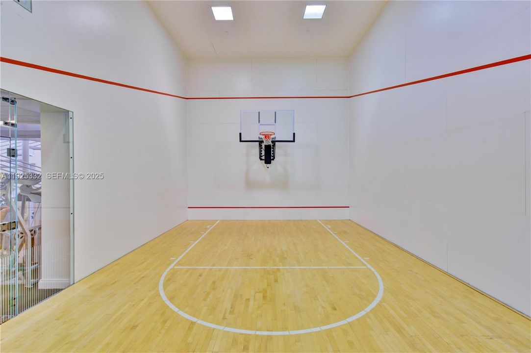 出租: $12,500 (3 贝兹, 3 浴室, 2510 平方英尺)