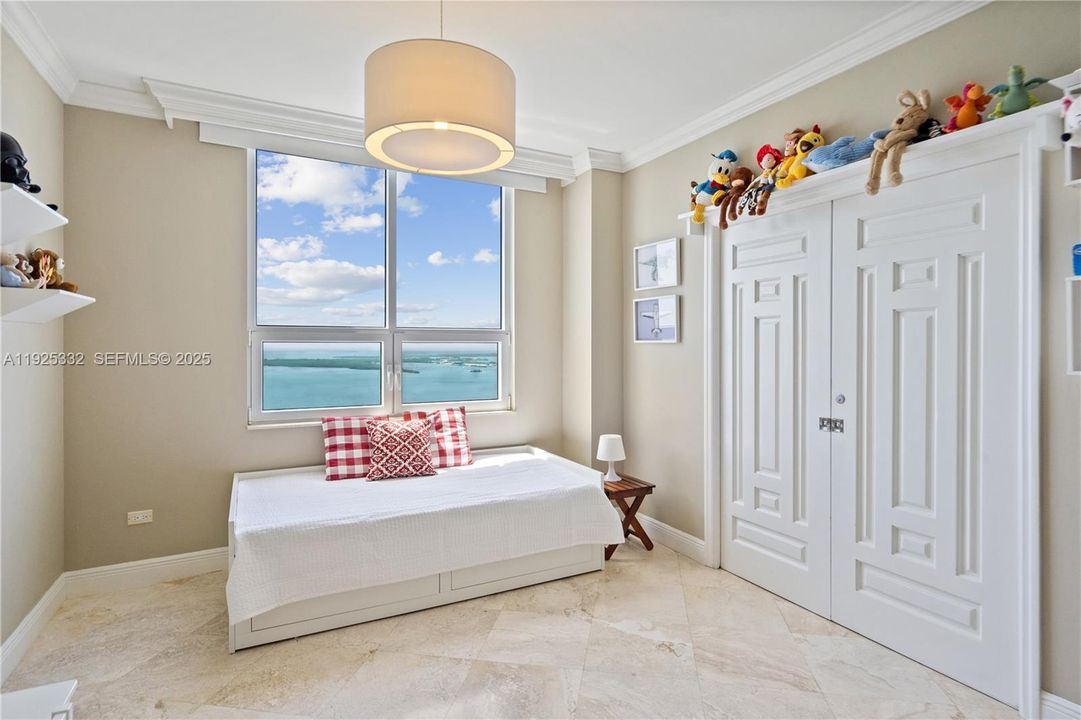 出租: $12,500 (3 贝兹, 3 浴室, 2510 平方英尺)