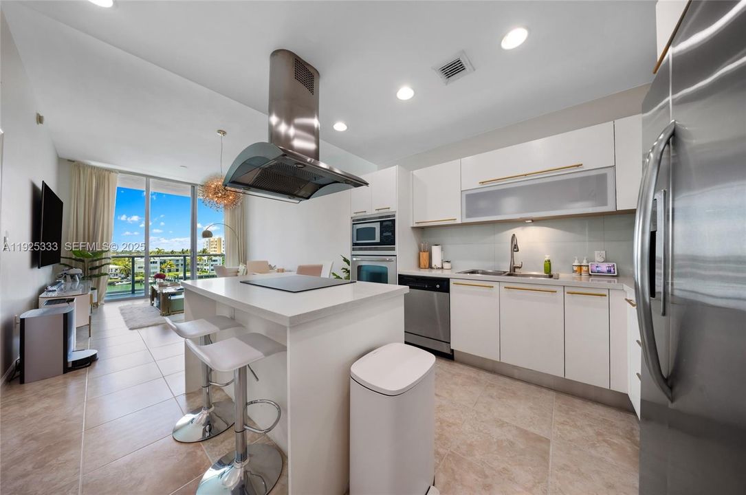 For Rent: $3,250 (1 beds, 2 baths, 828 Square Feet)