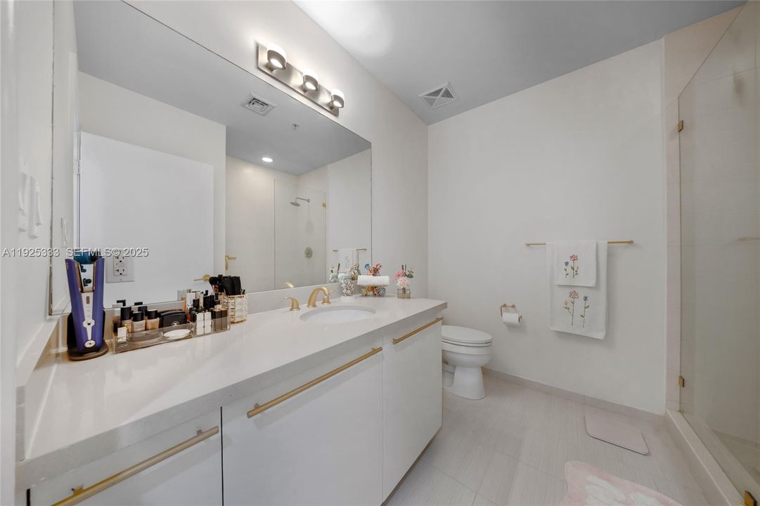 For Rent: $3,250 (1 beds, 2 baths, 828 Square Feet)